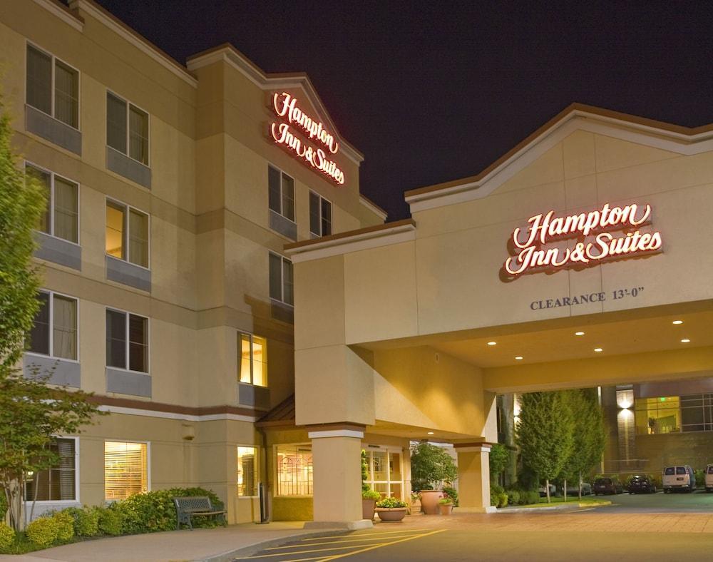 Hampton Inn & Suites Seattle North/Lynnwood Exterior photo